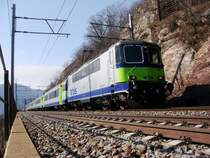 Re 420 501 mit RE nach Brig unterhalb von Lalden am 08.03.2008
