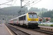 3019 erreicht mit einem Zug aus Belgien den Bhf von Troisvierges. 04.06.2004