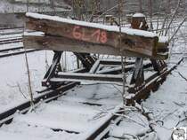 Das Ende eines Schienenweges. 
Dieser Prellbock d�rfte in seinen Leben auch schon bessere Tage gesehen haben als an diesen verschneiden 25. M�rz 2008. Er befindet sich �brigens im Coburger G�terbahnhof.