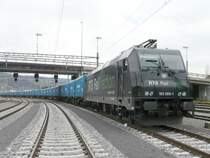 RTS Rail Traction - E-Lok 185 569-1 mit G�terzug abgestellt im Bahnhof von Cornaux am 06.04.2008