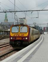 W�hrend der Triebzug 2013 am 05.04.08 den Bahnhof von Luxemburg in Richtung Athus verl�sst, k�ndigt sich am Himmel schon die n�chste Regenschauer an.