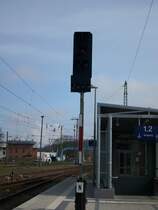 Ein altes DR-Lichtausfahrsignal tut in Bergen/R�gen am 07.04.2008 noch seinen Dienst. 