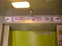 Praktische Wegweiser im Eingangsbereich des TGV 2869 (Luxemburg-Paris)! 06.04.08