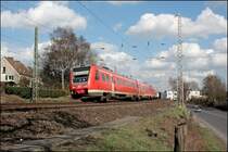 612 542/042 und 612 541/041 neigen sich, als RE17 (RE 3912)  Sauerland-Express  nach Hagen Hbf, in die Kurve. (29.03.2008)
