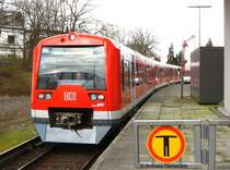 Eine 474 Dortra verl��t Hmb-Blankenese als S1 anch Poppenb�ttel am 29.3.08