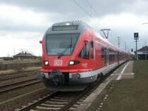 FLIRT 427 004/827 004/304/604/427 504 als RE 33213 Rostock-Sassnitz am 18.04.2008 beim Zwischenhalt in Altef�hr. 