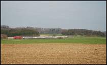 101 111 mit IC 2064 nach Karlsruhe Hbf. AUfgenommen am 18.04.08 bei Aalen-Essingen.