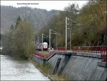 RB 3216 hat den Bahnhof von Kautenbach verlassen und f�hrt entlang der Wiltz in Richtung Merkholtz. Oben links im Bild erkennt man die Silikatfelsenformation mit dem Aussichtspunkt  Hockslay . 17.04.08