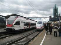 Links Seehas der SBB Deutschland (RABe 526 655-6), rechts ICE 3 (Br 403 35) kurz vor der Taufe auf den Namen Konstanz.
Konstanz Bahnhof, 19. April 2008