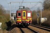 252 hat den Haltepunkt Stocken verlassen und f�hrt die Rampe in Richtung Arlon herauf. 12.04.2008