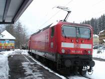 Regionalbahn nach Freiburg HBF verl�sst am 22. M�rz 2008 um 16.39 Uhr den Bahnhof Titiseee.