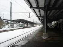 Der Bahnhof Titisee am 22.03.2008 (Ostersamstag) gegen 16.40 Uhr. Au�er in den Morgen- und Abendstunden wird derzeit nur Gleis 1 befahren, daher sind die anderen Gleise vom Schnee bedeckt.