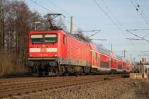 RE1 wird hier noch von 112 119-3 gezogen und von 112xxx nach Hamburg geschoben. Aufgenommen am 03.02.2008 in Pritzier.