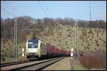 ES 64 U2 - 028 zieht zur Nachmittagszeit des 12.04.08 den Winner-Speditionszug �ber die Filsbahn (KBS 750) Richtung Stuttgart.