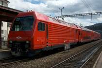 Neuer SZU DPZ mit Re 456-551 und Doppelstockwagen in Langnau Gattikon. Der Zug konnte von der SBB �bernommen werden und erhielt das Design der SZU. 19.4.2008  