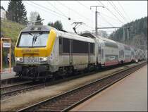 E-Lok 3004 ausnahmsweise mit Dostos im Bahnhof von Troisvierges. Sie wird heute nicht mehr nach Luxemburg zur�ckfahren, sondern bis zu n�chsten Morgen in Troisvierges bleiben. 23.04.08