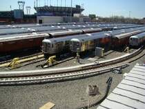 U-Bahn Wagenpark am Shea Stadium/Flushing Meadows Park in Queens. Aufgenommen am 14.04.08
