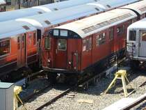 In der mitte ein alter U-Bahnwagen. Solche Z�ge sind nicht mehr im Einsatz. Aufgenommen am 14.04.08