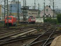 Die letzte Kurve,dann hat sie es wieder mal geschafft.181 224-7 mit ihrem IC437 nach Emden.Links steht ihre Abl�sung.Koblenz 22.4.08