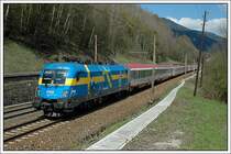 EC 33 „Allegro Stradivari „ (Wien - Venezia Santa Lucia) wurde am 24.4.2008 von 1116 029 „Schweden“ bespannt. Die Aufnahme entstand bei der Talfahrt der Semmering S�drampe kurz nach Steinhaus am Semmering. 