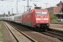 101 036 mit 2279 von Stralsund-Hamburg f�hrt in Gie�en ein. Am 26.4.2008