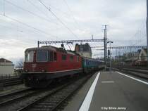Re 4/4'' 11146 f�hrt am 23.4.08 mit einem RE in Lausanne ein.