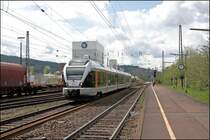 ET23003 ist als ABR99620, (RE16  Ruhr-Sieg-Express ) auf dem Weg von Essen Hbf nach Siegen und erreicht den Bahnhof Plettenberg. (29.04.2008)
