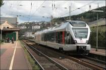 ET23003 gl�nzt im sauberen Lack und hat als ABR99620, (RE16  Ruhr-Sieg-Express ) nach Siegen, den Bahnhof Plettenberg erreicht. (29.04.2008)
