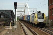 ES 64 U2-003 f�hrt mit ihrem Containerzug durch Ludwigshafen Mitte Richtung Ludwigshafen Hbf. 28.04.2008
