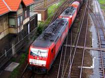 189 066-4 und eine weitere 189 fahren mit ihrem G�terzug in Halle ein.01.05.08