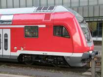 Der Steuerwagen eines nur wenige Tage alten Doppelstockzuges, der nun auf der Strecke T�bingen-Stuttgart verkehren wird (Stuttgart Hbf, 29.04.2008)