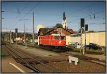E-Lok 1044 040 fotografiert im Bahnhof Knittelfeld.Sie fuhr anschlie�end gemeinsam mit der Dampflok 33.132 einen Sonderzug nach Villach.
3.5.2008
