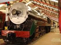 Die Breitspurlokomotive 504 wurde zwischen 1926 und 1962 haupts�chlich vor dem Expresszug  The Overland  zwischen Adelaide und Melbourne eingesetzt. National Railway Museum, Port Adelaide, 11.03.08.