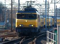 1849 bei der Einfahrt in den Bahnhof Amsterdam Centraal am 12.02.2008.