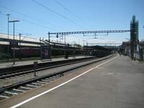 Blick �ber den Bahnhof - Konstanz, 13. Mai 2008
In wenigen Minuten kommen hier an: RB aus Weinfelden, Seehas aus Engen, Seehas aus den Abstellgleisen, Br 146 mit Dosto als IRE nach Karlsruhe aus den Abstellgleisen sowie ein GZ.