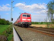 BR 111 147-5 zieht einen der Abendlichen Verst�rkungsz�ge von D�sseldorf nach Aachen am Esig Geilenkirchen vorbei. Dieser Zug verkehert mit der Loknummer 11591
