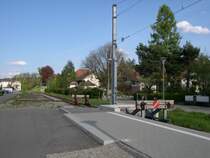 Quer durch die Schweiz 2008 - Ja wie denn nun? Stellt sich die Frage der seltsamen Konfiguration von Prellb�cken dem erstaunten Besucher von B�ren an der Aare. 
Der Abschluss im Vordergrund bedeutet das Ende f�r die Regionalz�ge aus Kerzers, der im Hintergrund das ebensolche f�r allf�llige Z�ge aus Solothurn, sofern es denn noch welche gibt. Der Holzbahnsteig l�sst zumindest auf unregelm��ge Extrafahrten schlie�en. B�ren am 02.05.2008 