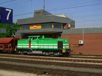 Eine V 100 der EIB am 14.05.2008 mit einem G�terzug in Lichtenfels.