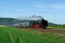 Durch den tiefen Sonnenstand wurde das Triebwerk sch�n ausgeleuchtet, als die 01 118 in Mecklar an mir vorbeifuhr. (11.05.08)