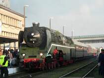 18 201 vor der Heimfahrt nach Dresden. 3.5.2008, Wolsztyn