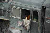 Kurz vor der langen Steigung heizt die Besatzung kr�ftig ein.