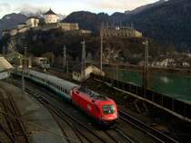Eine 1116 am 05.02.2008 bei der Ausfahrt aus Kufstein mit einem Italienischem EC. 