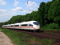 Ein ICE 3 am 13.05.2008 bei der Durchfahrt in Laufach. 