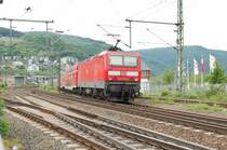 Die 143 168 schiebt ihre Dosto-Einheit nach Bingen