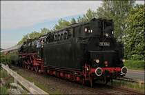Ein Bild das geschichte sein wird..... 01 1066 der Ulmer Eisenbahnfreunde ist mit einem Sonderzug nach Hemer unterwegs. Die Strecke wird in eine Radweg umgewandelt. Dem Land ist also ein Radweg lieber als die Erhaltung einer Strecke f�r den G�terverkehr....  Die  guten  Stellen wurden von unz�hligen anderen Fotografen bev�lkert.... (23.05.2008)
