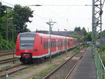 426 021/521 und 426 025/525 stehen den 22.05.08 �ber, den ganzen Tag abgestellt. Die beiden kommen erst morgen(23.05.08) wieder zum Einsatz als Zwischentakt der RB33(M´gladbach - Wesel).
Hier in der Abstellanlage in M�nchengladbach