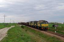 ST44 - 2011, 2045, 2027 (LHS - polnische Breitspur) mit G�terzug bei Laczyn (29.04.2008)