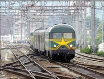 Der Sonderzug zum Tag der offenen T�r in Kinkempois  dieselt  in den Bahnhof Li�ge Guillemins ein. 18.05.08