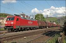 152 009 erreicht mit dem 52296 von Finnentrop komment den Bahnhof Hohenlimburg. Ziel des langen Zuges ist Hagen-Vorhalle.