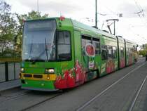 Wie ich zwischenzeitlich herausgefunden habe, ist dies eine Bahn vom Typ Tatra  RT6N1 . Hiervon wurden zwischen 1993 und 1997 nur 19 St�ck gebaut. Davon laufen 10 St�ck in Poznan und haben die Wagennummern 401-410. Fotografiert in Poznan am HBF am 03.05.2008 um 19:14 Uhr. 